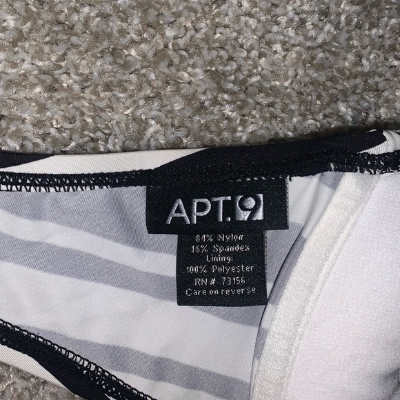 Apt 9 Black & White Striped Bikini Top size M - Picture 7 of 7